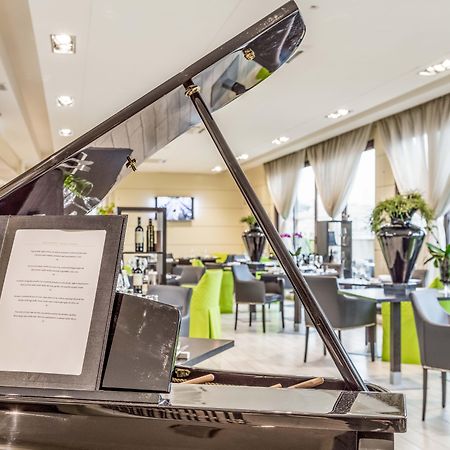 Radisson Blu Ghr Rome Hotel Exterior photo
