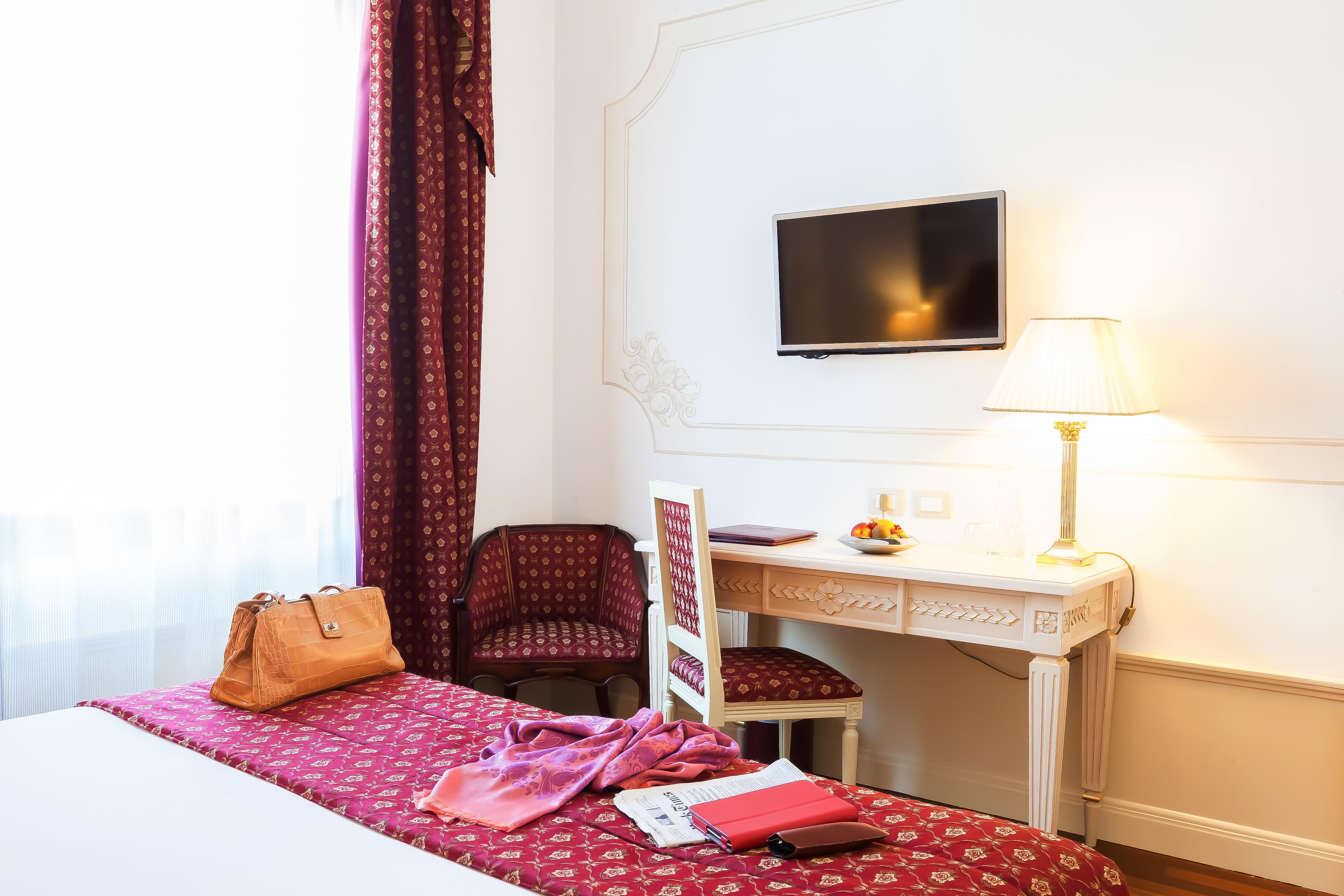 Radisson Blu Ghr Rome Hotel Exterior photo
