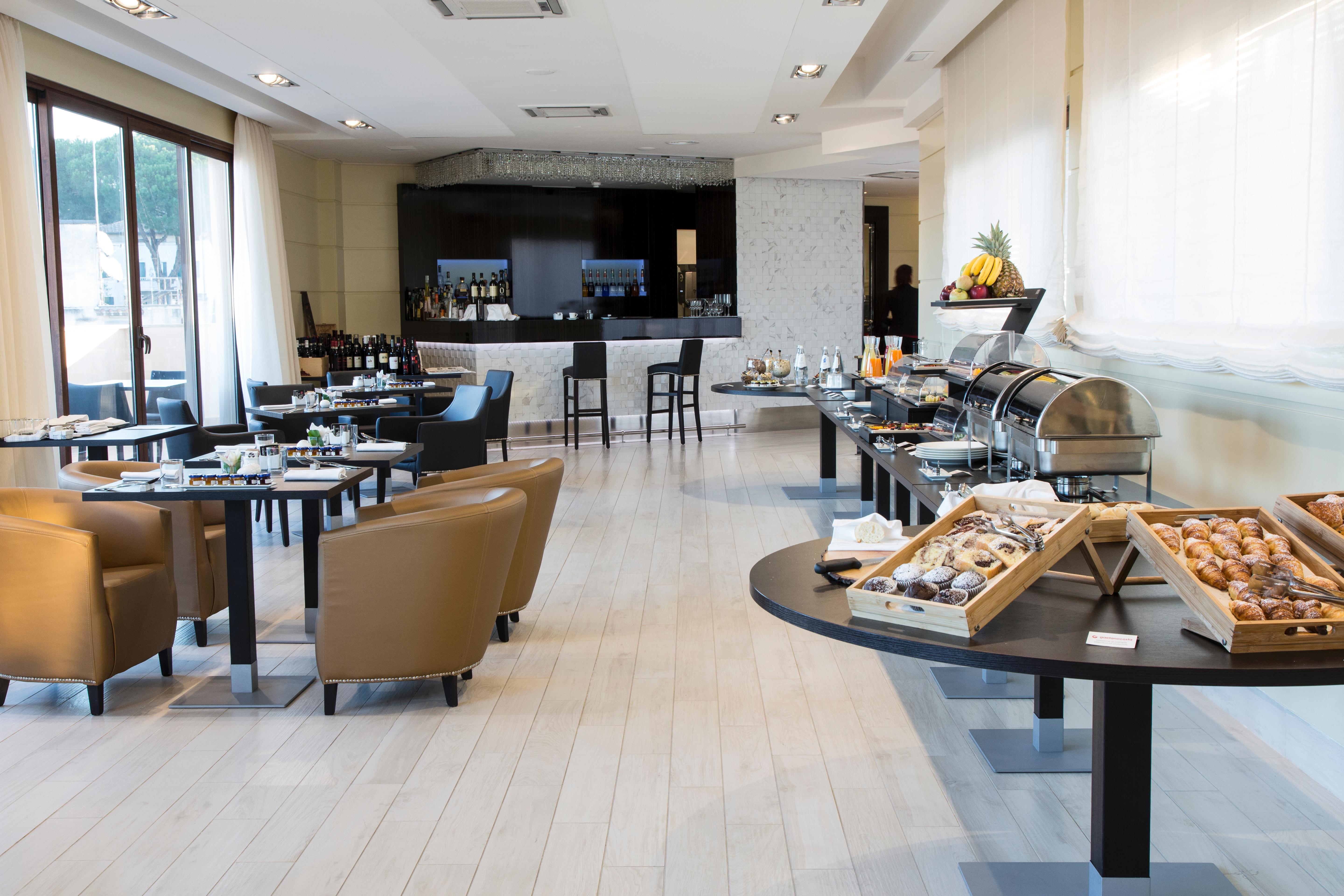 Radisson Blu Ghr Rome Hotel Exterior photo