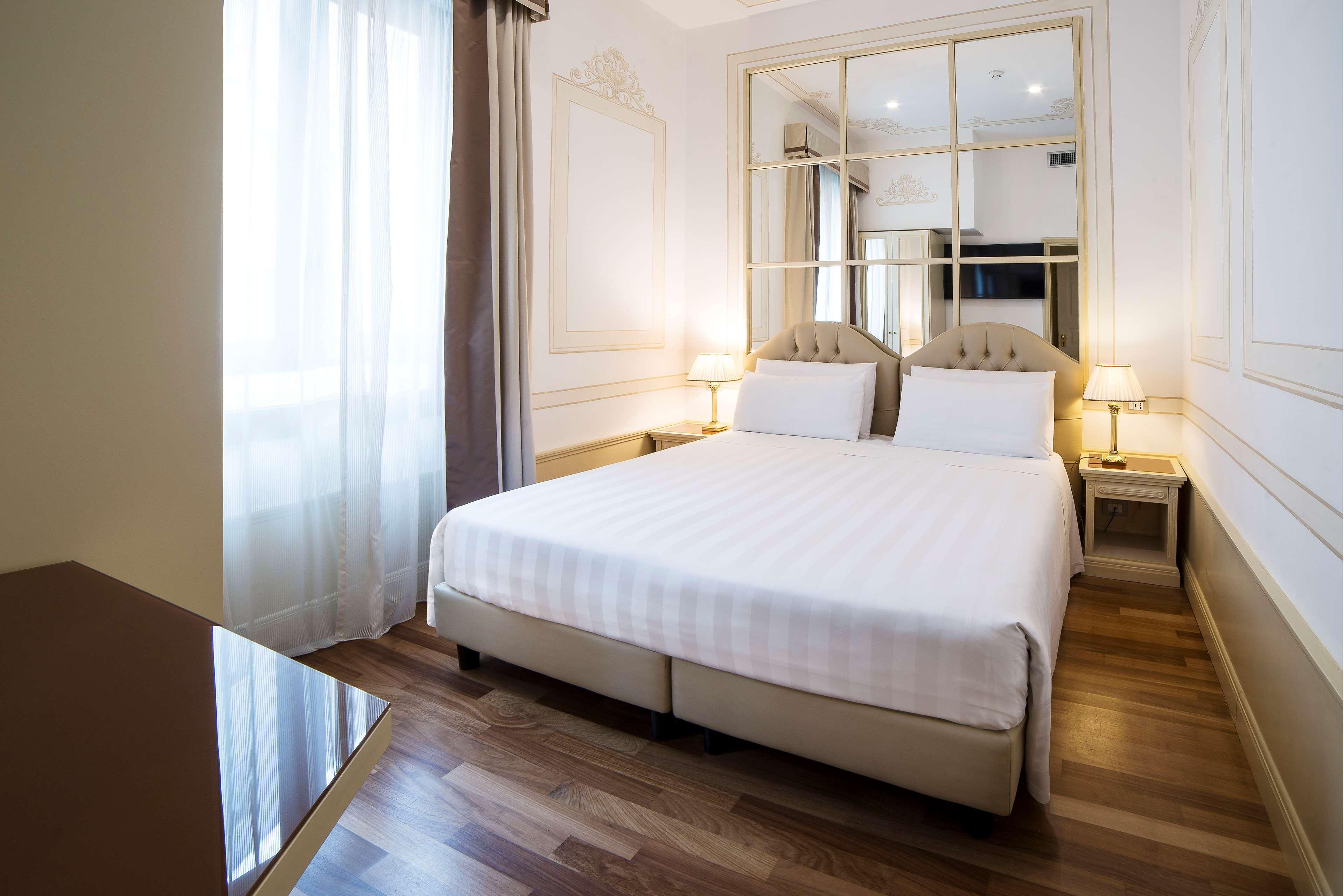 Radisson Blu Ghr Rome Hotel Exterior photo