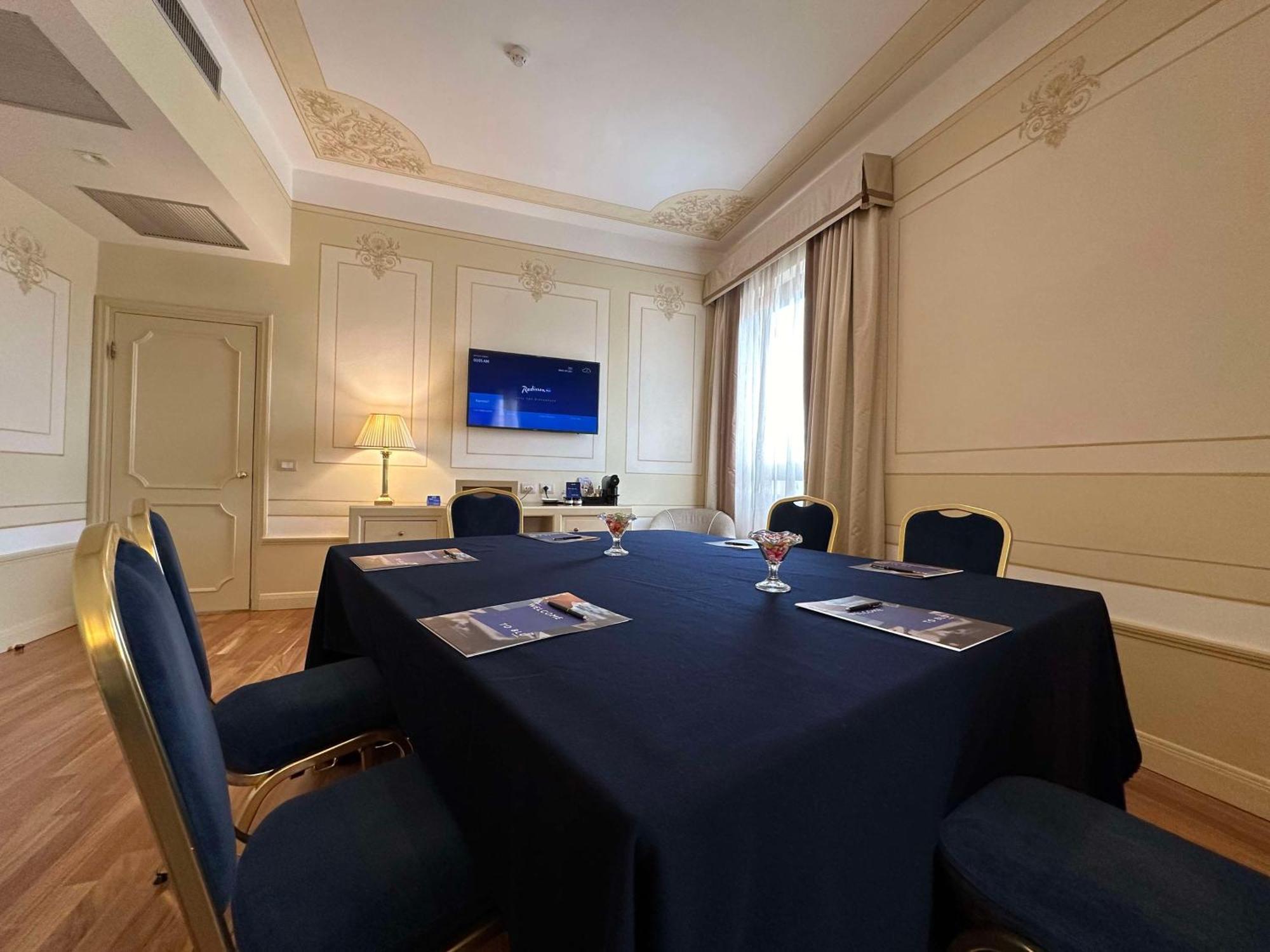 Radisson Blu Ghr Rome Hotel Exterior photo