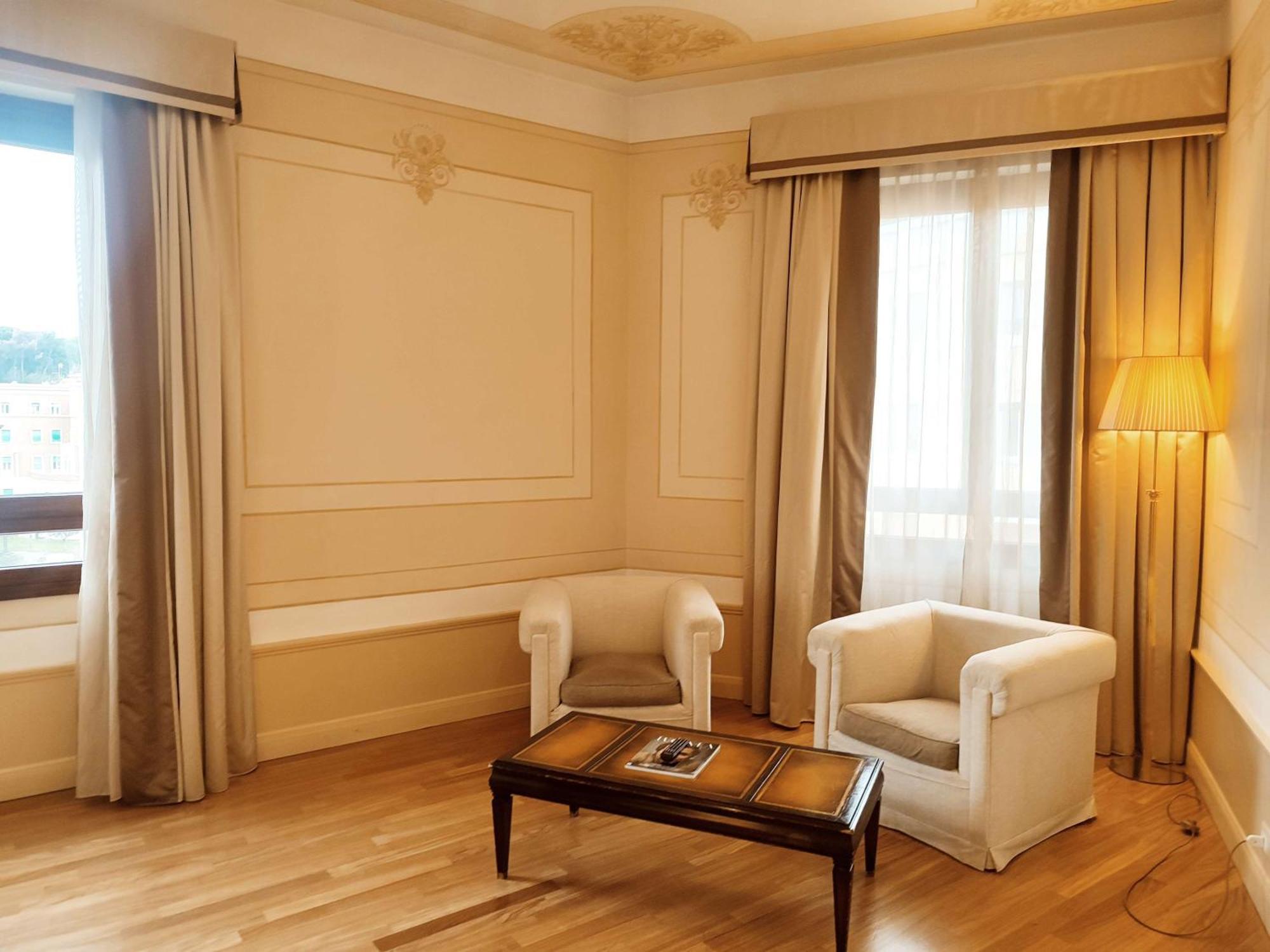 Radisson Blu Ghr Rome Hotel Exterior photo