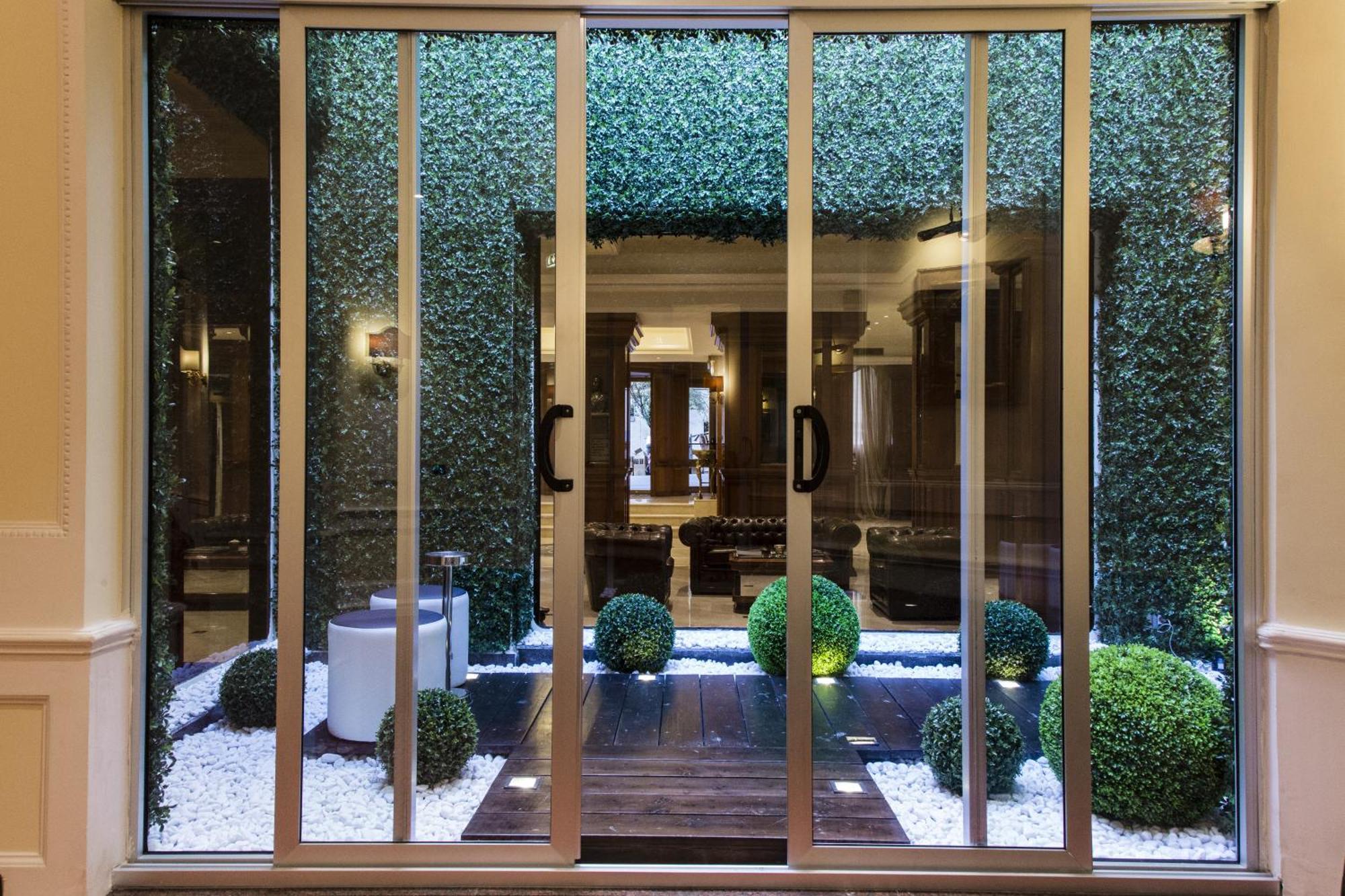 Radisson Blu Ghr Rome Hotel Exterior photo
